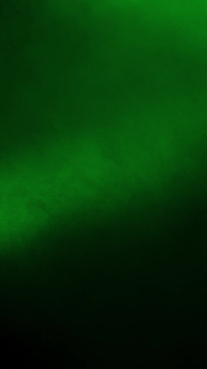 nube de humo verde sobre un fondo negro