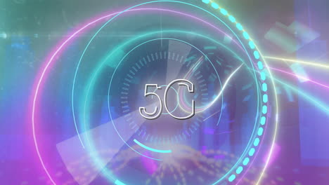 texto de 5g sobre túnel brillante contra el modelo de ciudad en 3d