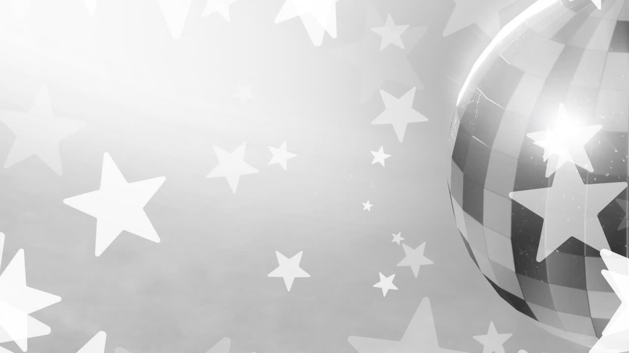 회색 배경에 은색 디스코 공 위에 색 별의 애니메이션