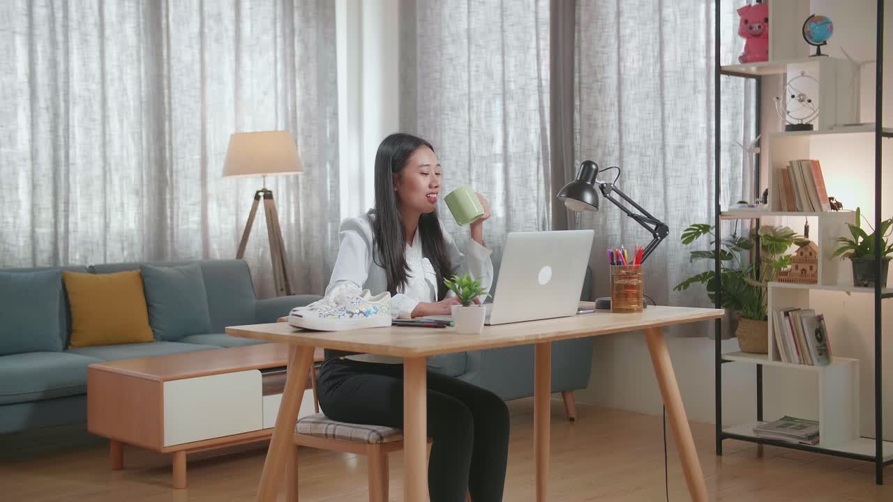 가정에서 일하는 여자