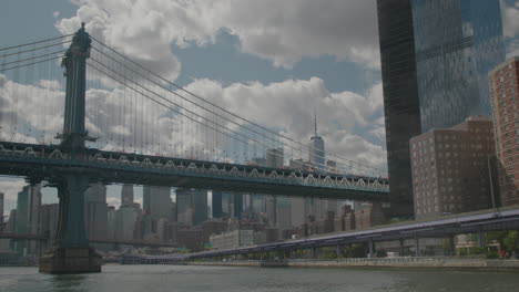 Tageszeitraffer-Der-Brooklyn-Bridge.-New-York-City