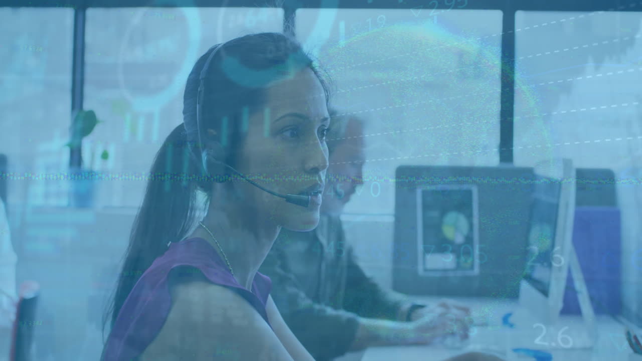 animación de procesamiento de datos financieros sobre mujer de negocios biracial usando auriculares de teléfono en la oficina