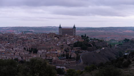 Nahaufnahme-Des-Sonnenuntergangs-Im-Zeitraffer-Der-Kaiserstadt-Toledo,-Spanien