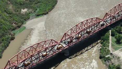 Money-trucks-crossing-the-Carretero-Bridge-in-Santiago-del-Estero,-Argentina