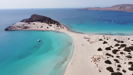 Halbinsel-Und-Weißer-Sandstrand-In-Elafonisos,-Peloponnes,-Griechenland---Antenne