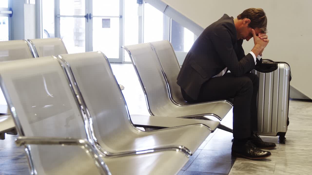 기대 로 기다리고 있는 사업가