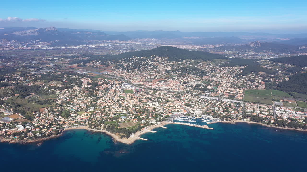 carqueiranne gran vista aérea de francia riviera francesa hyeres toulon día soleado