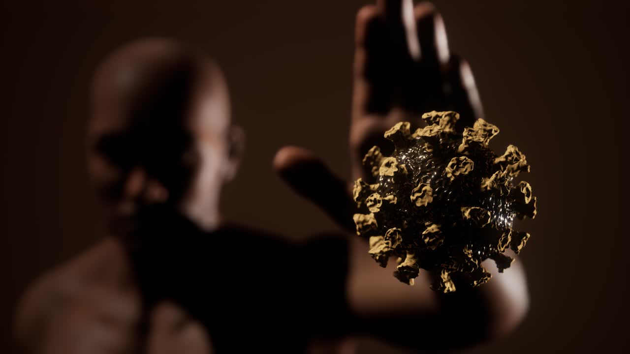 испуганный мужчина, делающий жесты, перестает бояться коронавирусной инфекции ковид-19