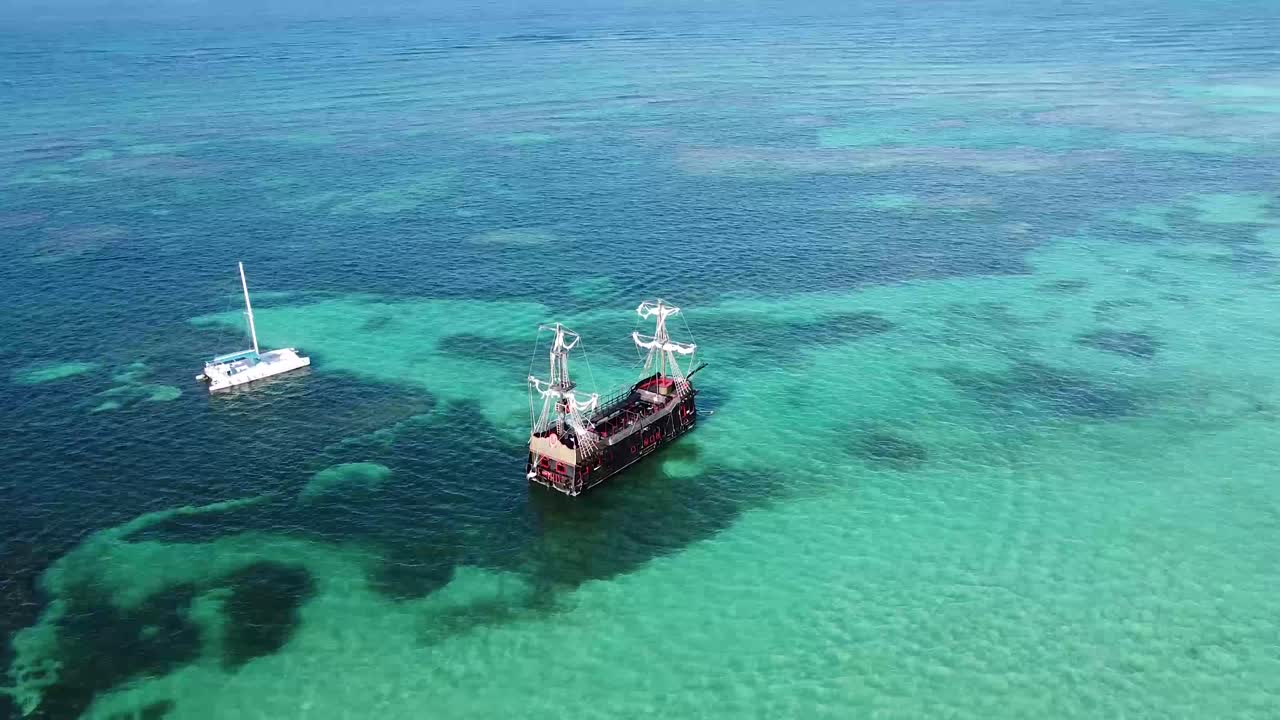 바다 해변의 놀라운 공중 드론 이미지