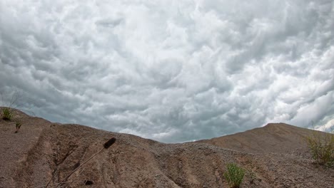 siniestro lapso de tiempo de movimiento de nubes de tormenta rodante sobre cantera en kentucky central 1 de 3