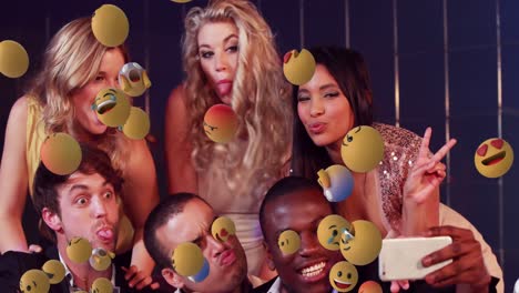 Emoji-Symbole-Mit-Freunden,-Die-Im-Hintergrund-Ein-Selfie-Machen,-4k