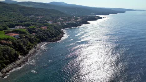 quercianella en avión no tripulado: un impresionante recorrido aéreo por la puesta de sol