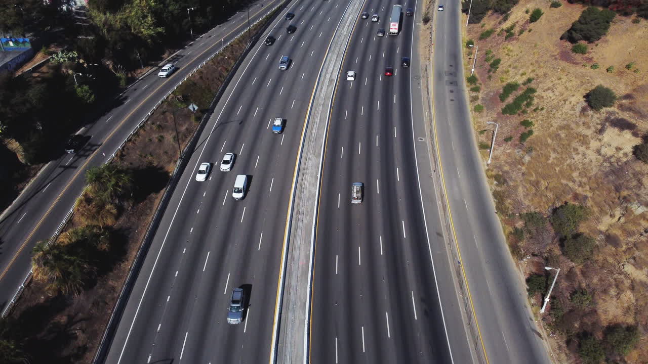 로스 앤젤레스 101 고속도로 오버 헤드 공중 드론 샷