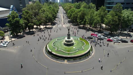 Toma-De-Drone-Orbital-Del-Ciclismo-Urbano-En-La-Ciudad-De-México.