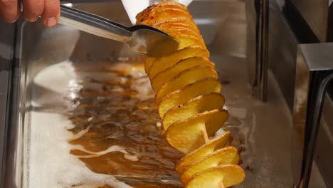 spiral fries being deep fried
