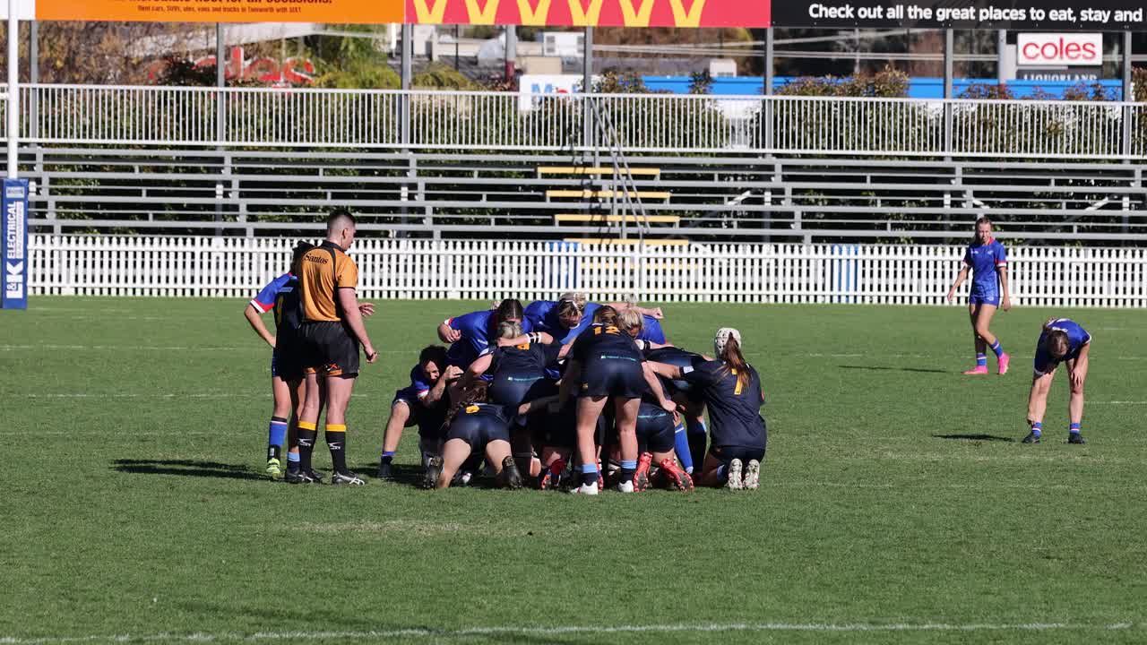 럭비 팀이 구성되고 스크럼에 참여하는 순서