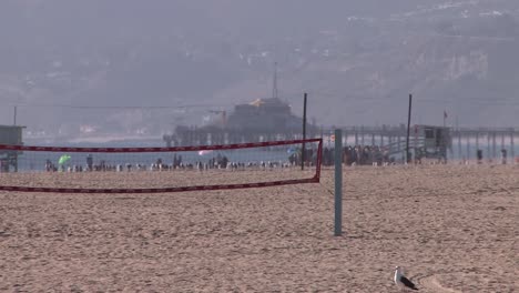 playa de venice con campo de voleibol, california, estados unidos