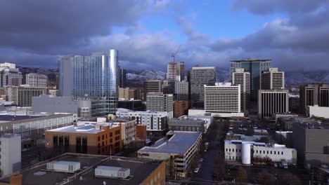 Salt-Lake-City,-Utah-on-a-misty,-winter-evening---aerial-sliding-view-of-the-skyline