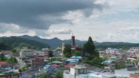 cielo nublado sobre el paisaje urbano del condado de geumsan en la provincia de chungcheong del sur, corea del sur