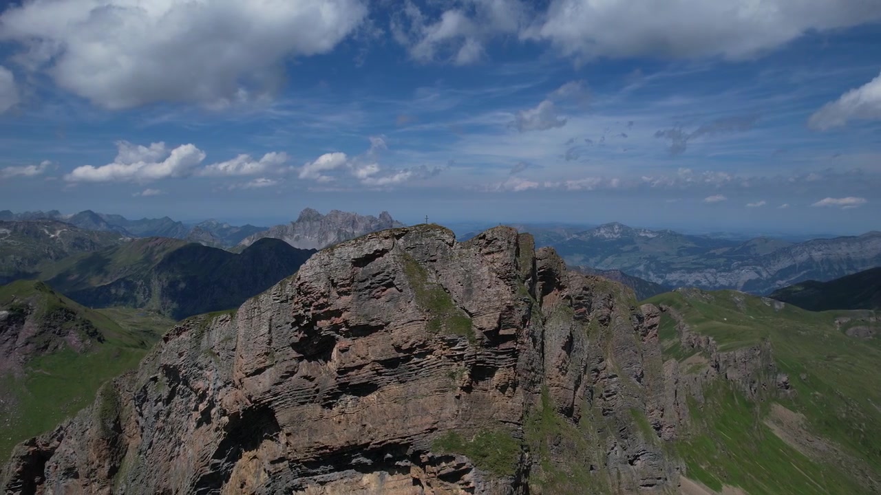La pura bellezza delle Alpi svizzere con una vista mozzafiato sul Magerrain.