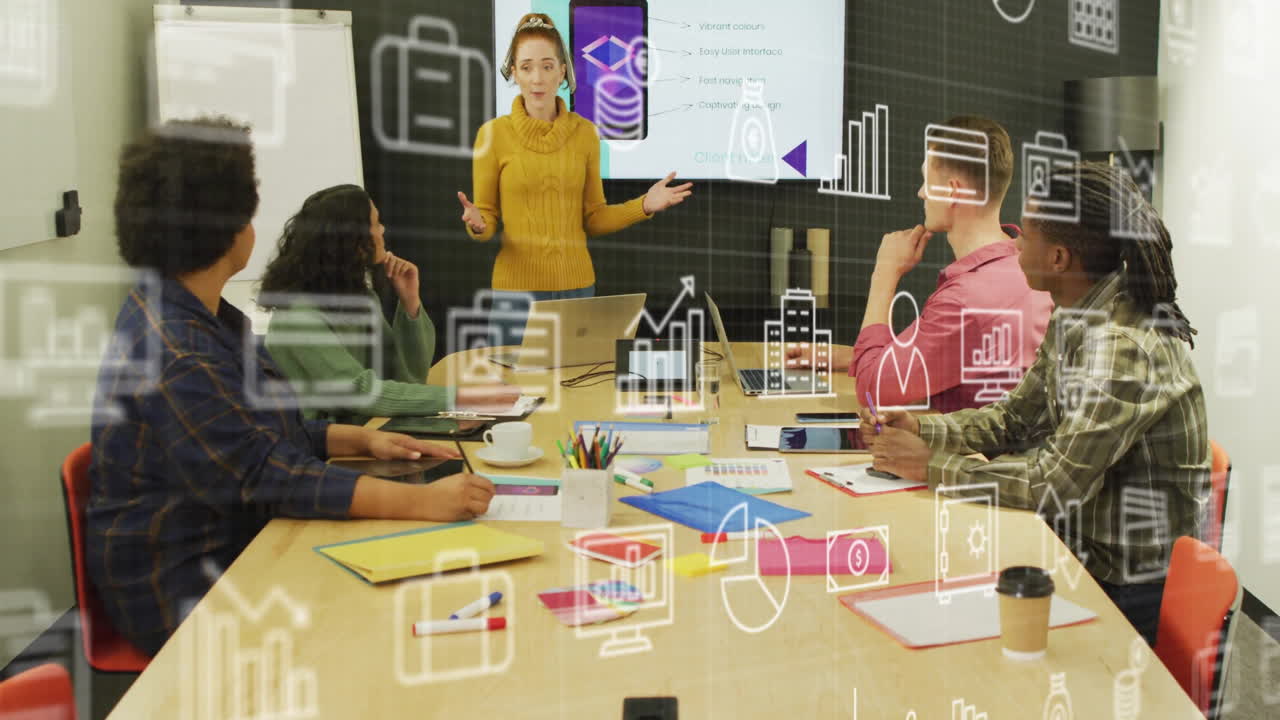 animación de múltiples iconos sobre diversas mujeres compartiendo ideas sobre el diseño de teléfonos celulares con compañeros de trabajo