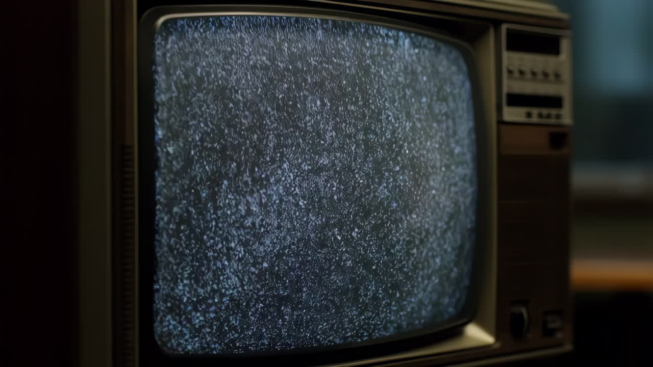 TV vecchia con effetto statico