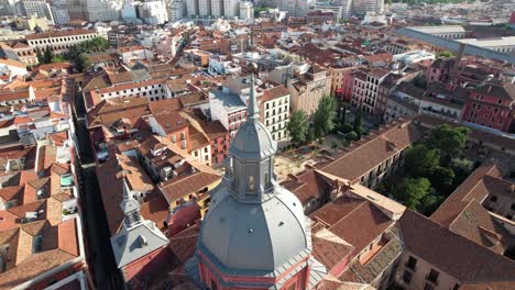 Circular-View-over-the-Dome-of-the-Sacristía-de-los-Caballeros,-Sacristy-of-Los-Caballeros,-Madrid