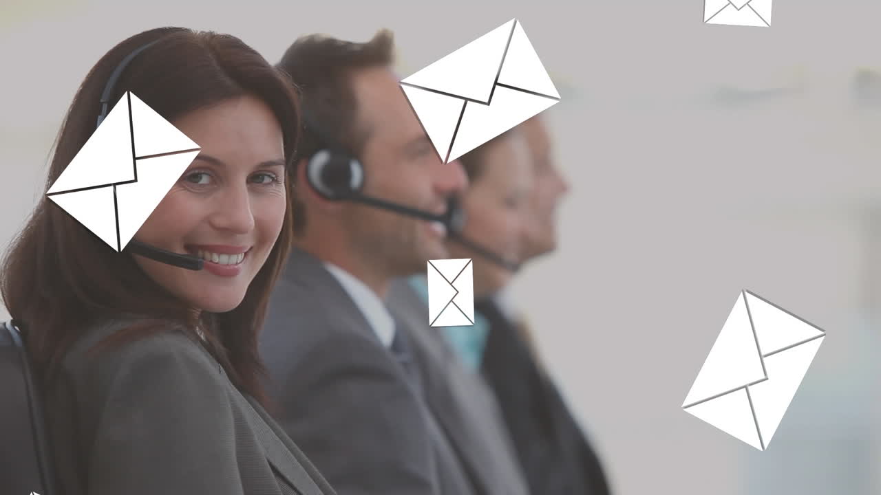 agentes alegres del centro de llamadas