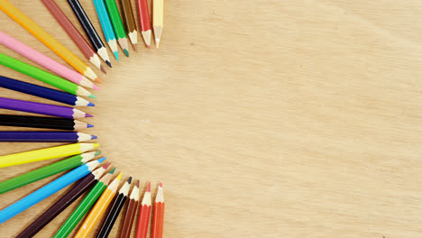 Colored-pencils-arranged-in-semi-circle