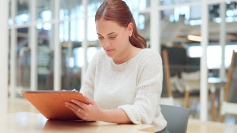 diseño web, planificación y mujer con una tableta