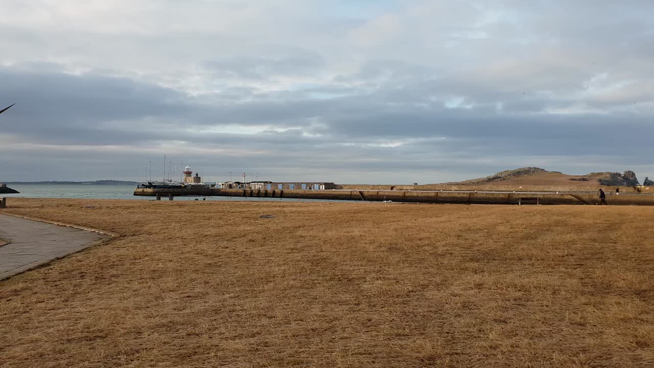 더블린 근처 에 있는 작은 마을 인 하우스 만 에서 놀라운 산책