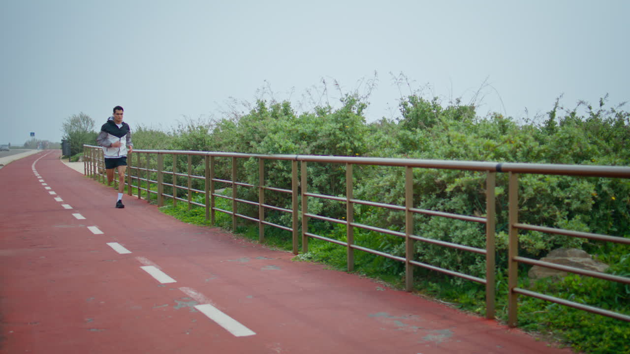 동기 부여 된 달리기 도시 트랙, 프로 운동 선수 훈련, 스프린트