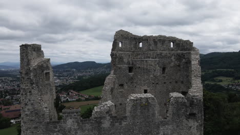 circle around the walls of ruin pfeffingen