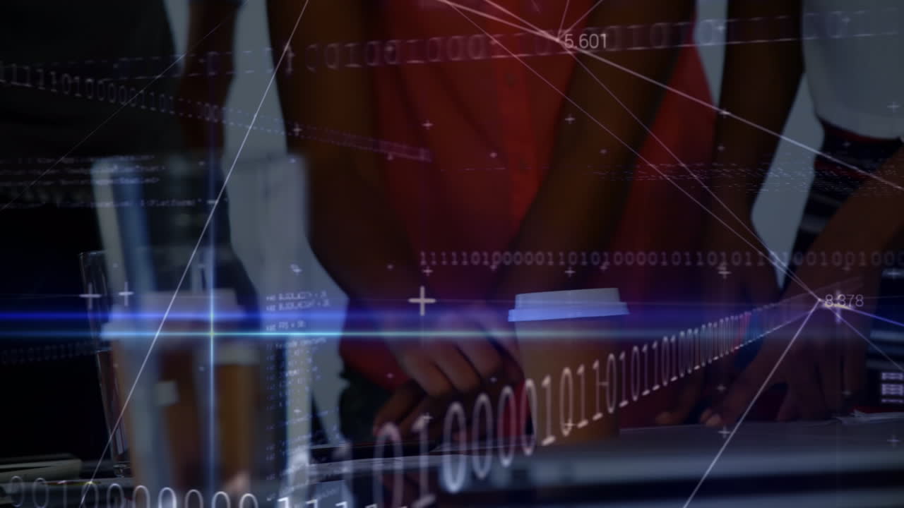 데이터 프로세싱의 애니메이션과 사무실에서 다양한 비즈니스 사람들에 대한 빛의 트레일