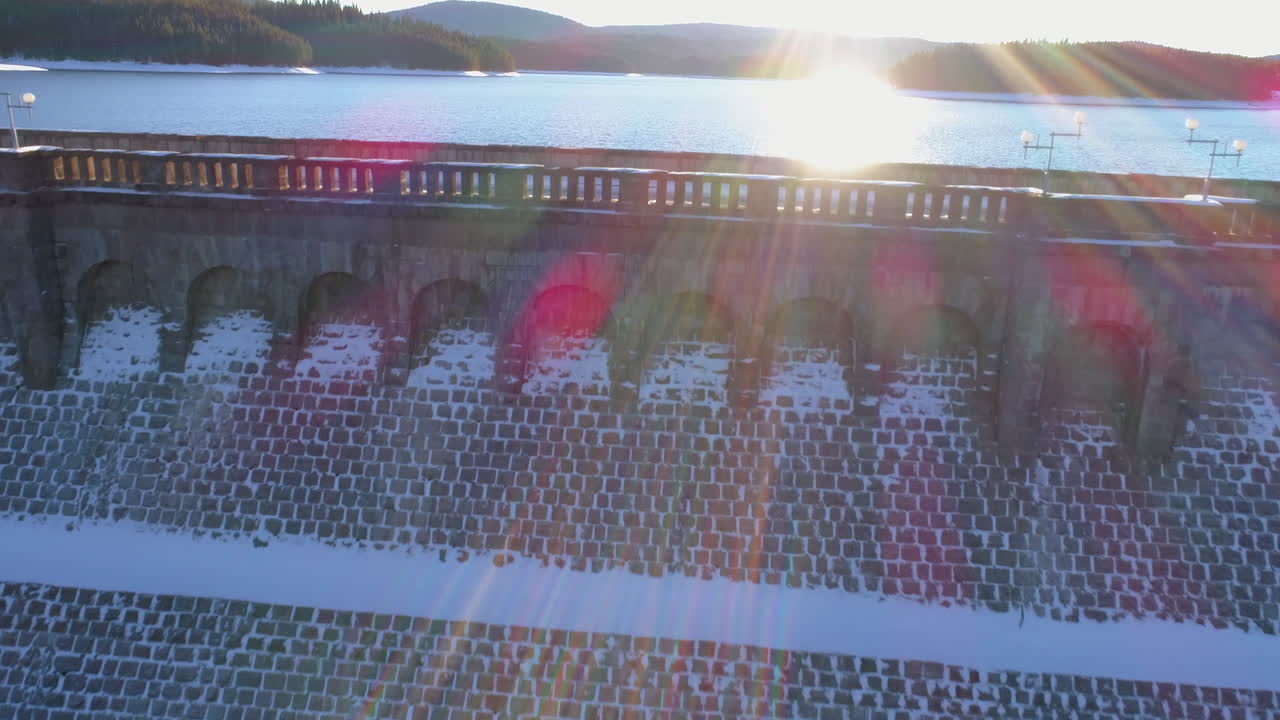 겨울의 댐 벽, 공중 드론