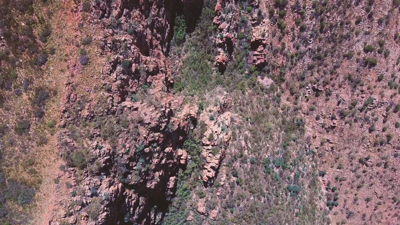 Mt Sonder - Central Australia. Top down aerial flyover - tracking forwards - cliffs, ravines and gorges. Filmed on DJI Mavic Pro.