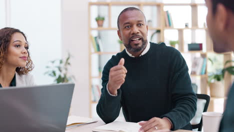 Reunión,-Planificación-Y-Un-Hombre-Negro-De-Negocios-Senior