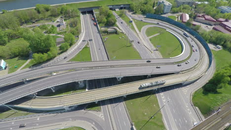 vista aérea de una intersección de autopista