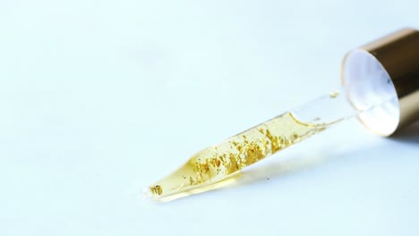 botella de goteo de suero de oro