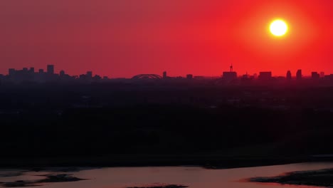 el atardecer sobre rotterdam