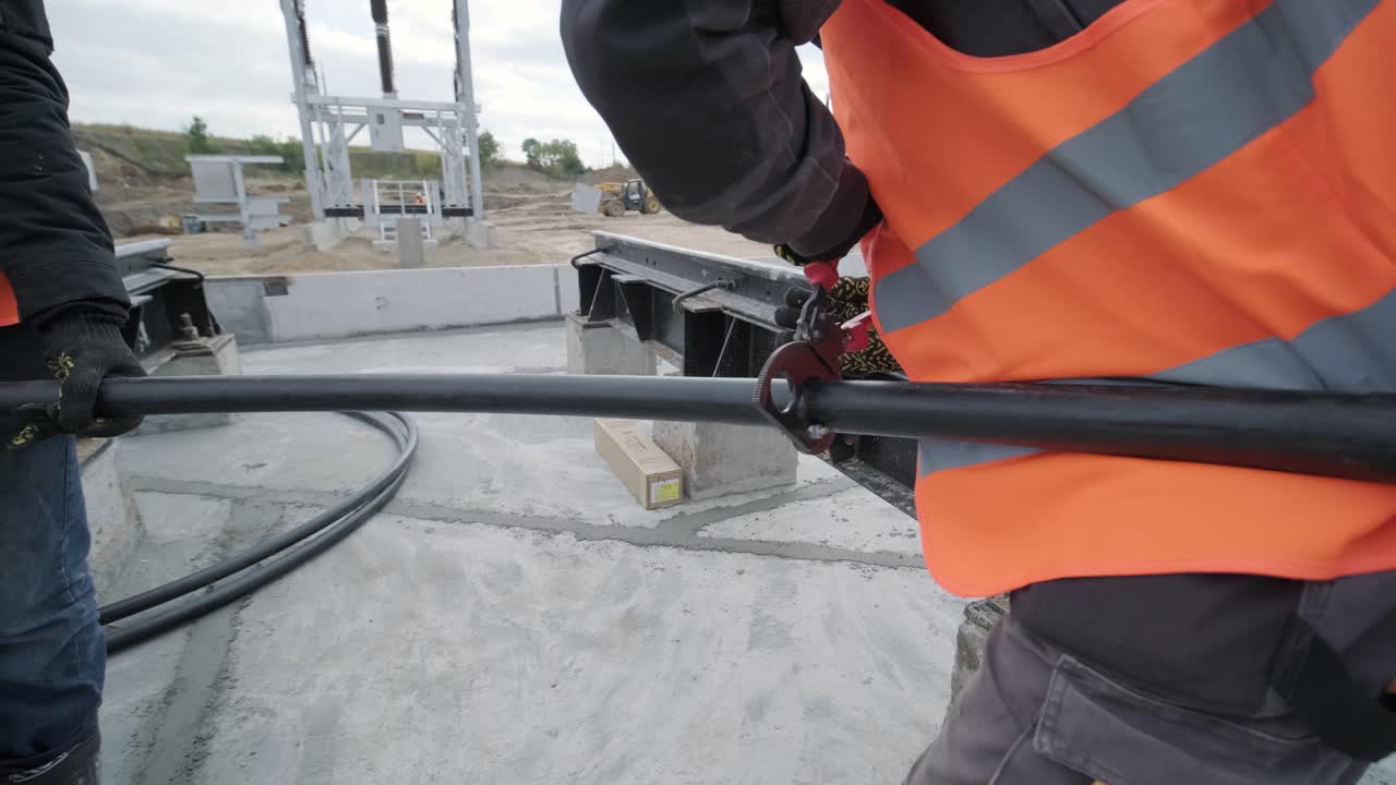 변압기 서브 스테이션에서 전력 케이블 설치 과정