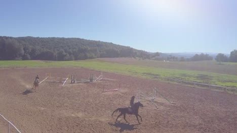 Experimenta-La-Magia-De-Este-Cautivador-Paisaje-A-Caballo-A-Través-De-Impresionantes-Imágenes.