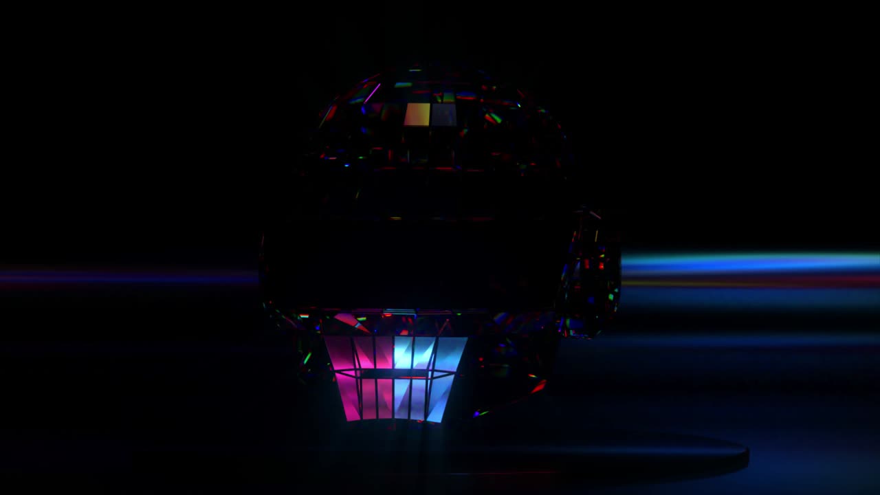 el casco de diamante gira de un lado a otro en un fondo abstracto oscuro. iluminación de neón. animación 3d de bucle sin costuras