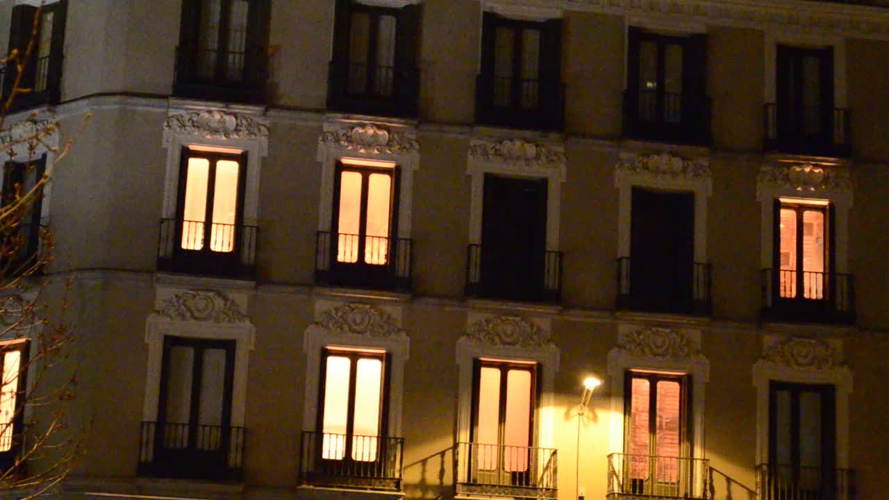 PLAZA DEL CALLAO. Hotel nella zona di Madrid. Le camere libere lampeggiano