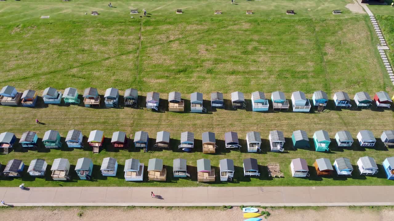 탱커튼 비치 하우스의 공중 돌리 왼쪽 비행