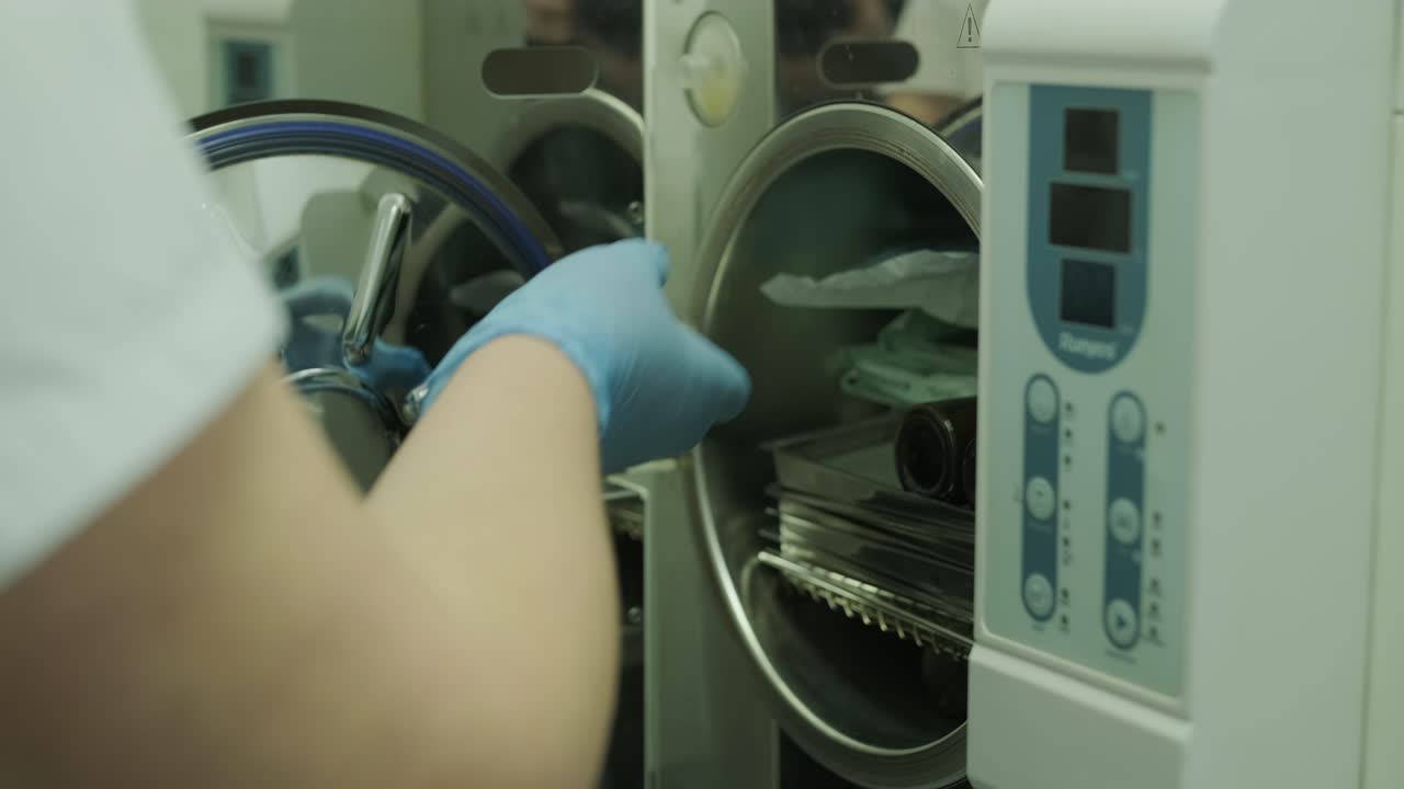 Sterilization Process of Dental Instruments in a Dental Clinic