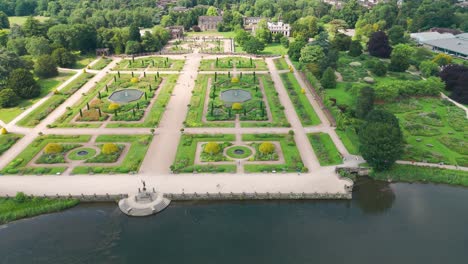 Vista-Panorámica-De-Los-Jardines-Italianos-En-Trentham-Gardens-Staffordshire-En-Inglaterra,-Reino-Unido