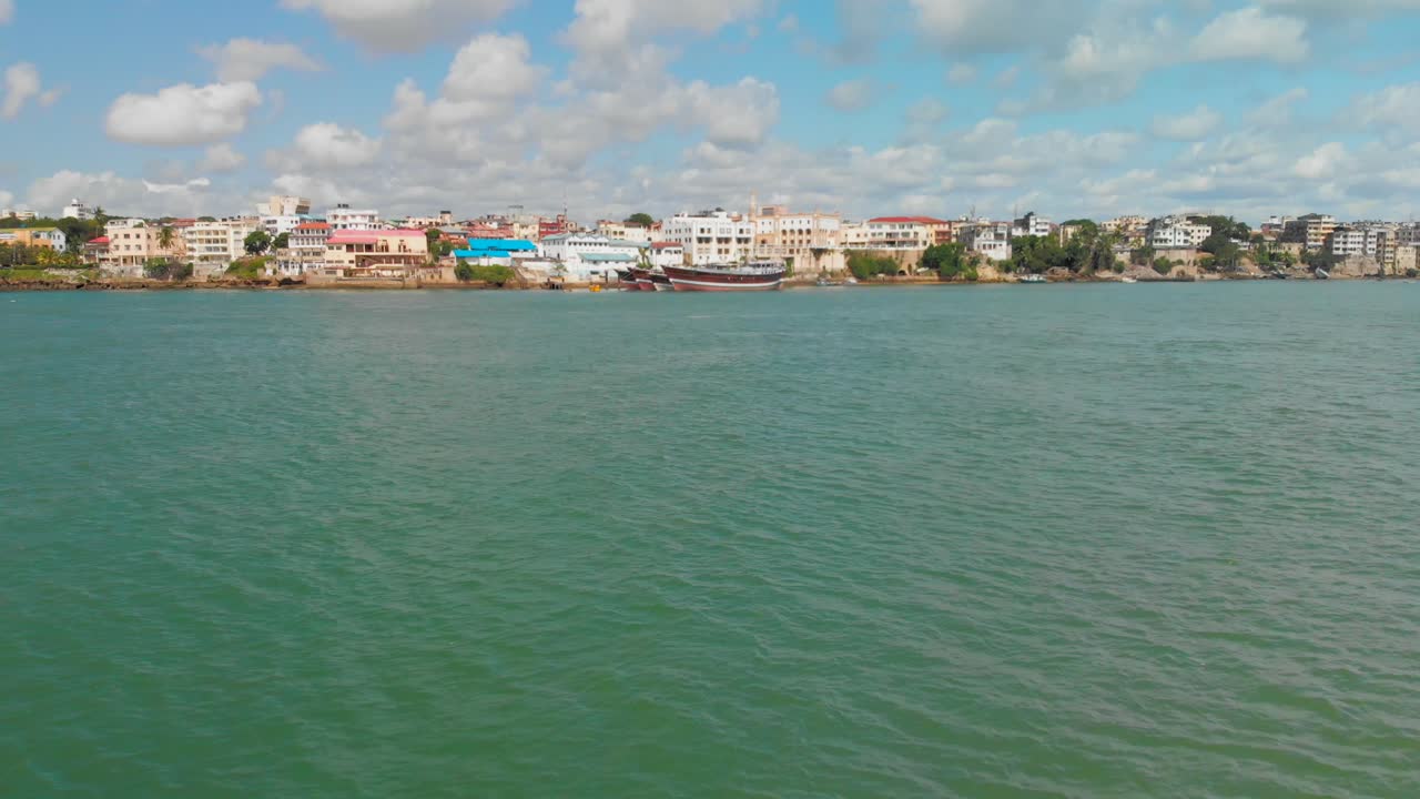 케냐 몸바사의 구시가지와 항구