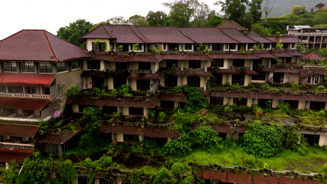 인도네시아의 유령 도크 힌다 베두글 버려진 호텔