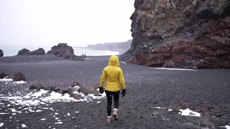 walk to the beach, slow motion, iceland